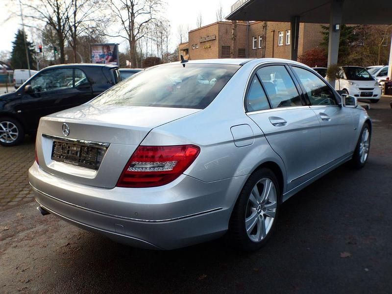 Gebraucht Mercedes C200 Elegance 184 PS (135 kW) 2011 Silber Limousine