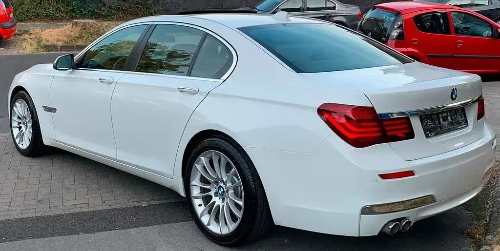 Gebraucht BMW 730 M Sport 258 PS (189 kW) 2013 Weiß Limousine