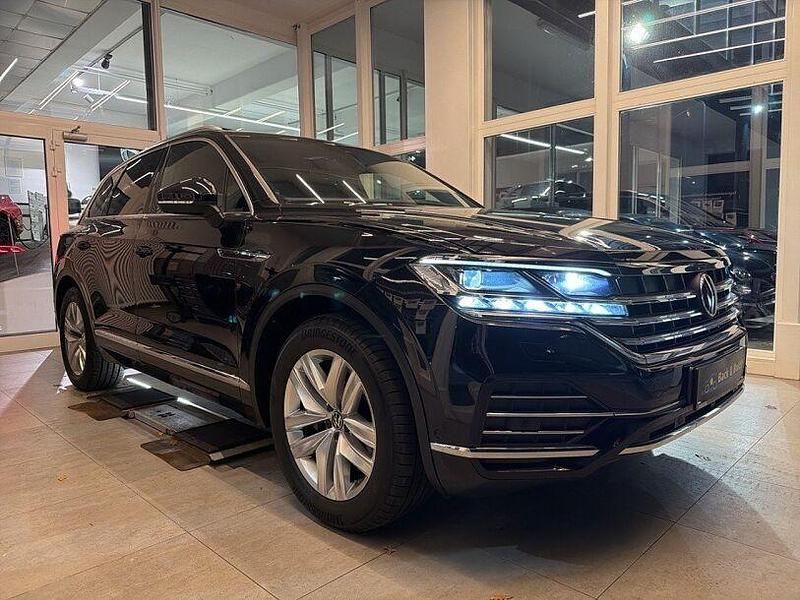 Gebraucht VW Touareg Elegance 286 PS (210 kW) 2022 Deep black perleffekt (metallic) SUV