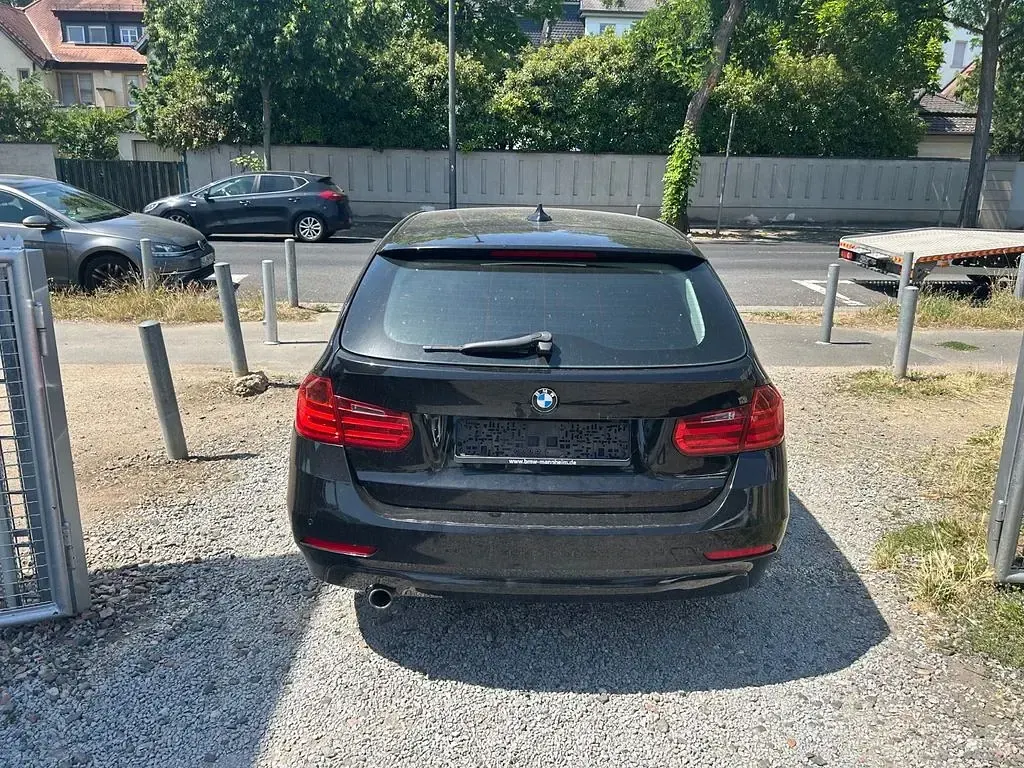 Gebraucht BMW 318 143 PS (105 kW) 2013 Schwarz Kombi