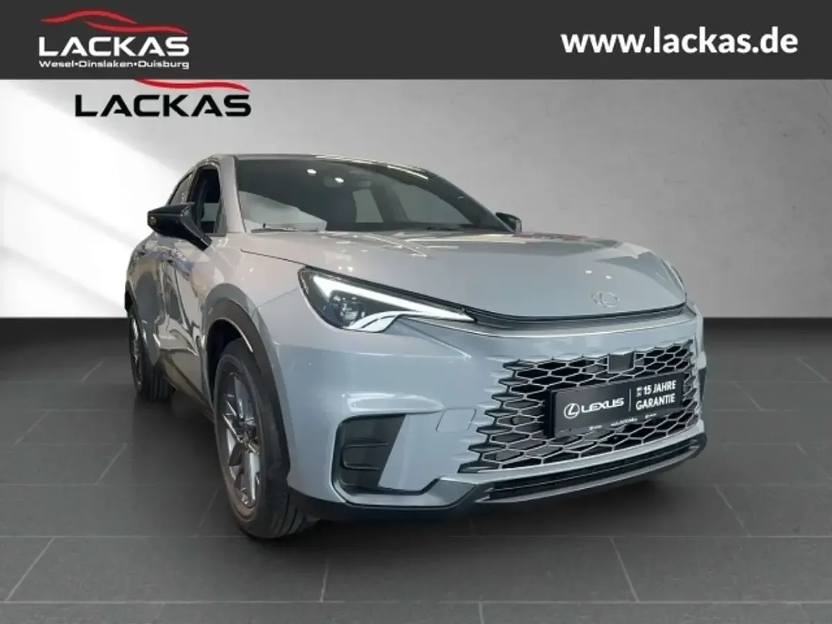 Neu Lexus LBX 136 PS (100 kW) 2026 Manhattengrau SUV