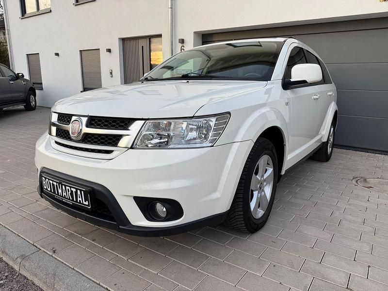 Weiß Gebraucht 2012 Fiat Freemont Urban SUV | 7.100 € (Fairer Preis) - Bild 1/4