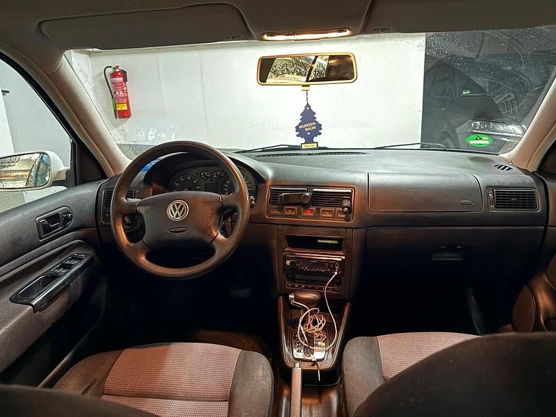 Grau Gebraucht 2001 VW Golf IV Kleinwagen | 1.800 € (Fairer Preis) - Bild 1/4