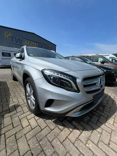 Gebraucht Mercedes GLA220 Urban 177 PS (130 kW) 2017 Silber SUV