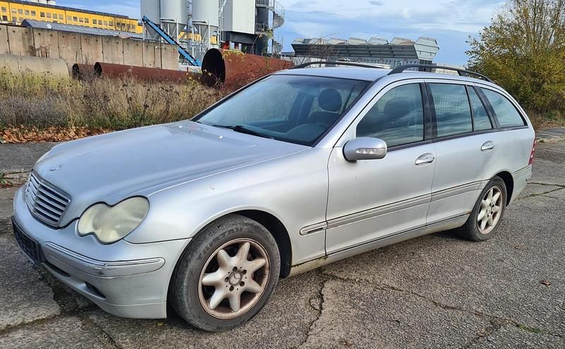 Silber Gebraucht 2003 Mercedes C180 Kombi | 1.000 € (Guter Preis) - Bild 1/4