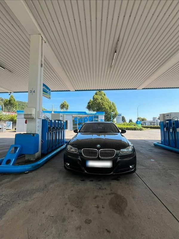 Gebraucht BMW 325 218 PS (160 kW) 2011 Schwarz Kombi