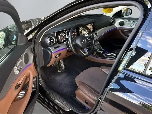 Second-hand Mercedes E250 211 CP (155 kW) 2017 Negru Berlinǎ