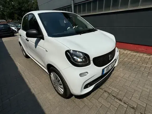 Używany Smart ForFour 71 KM (52 kW) 2018 Biały Hatchback