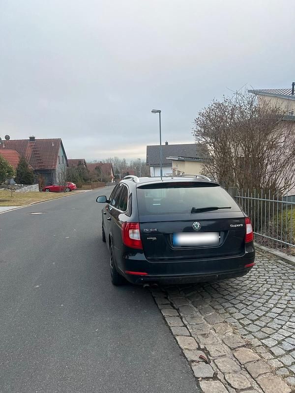 Gebraucht Skoda Superb 160 PS (117 kW) 2011 Schwarz Kombi