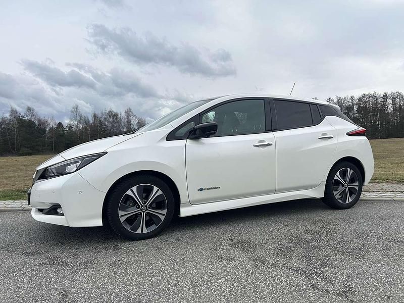 Gebraucht Nissan Leaf Tekna 110 kW (150 PS) 2019 Weiß Kleinwagen