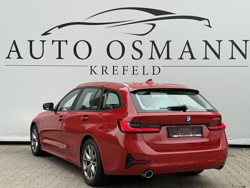 Gebraucht BMW 330e Advantage 184 PS (135 kW) 2021 Rot Kombi