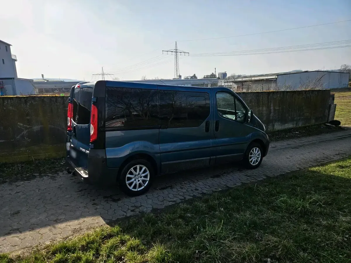 Gebraucht Opel Vivaro 115 PS (84 kW) 2008 Blau Van / Kleinbus
