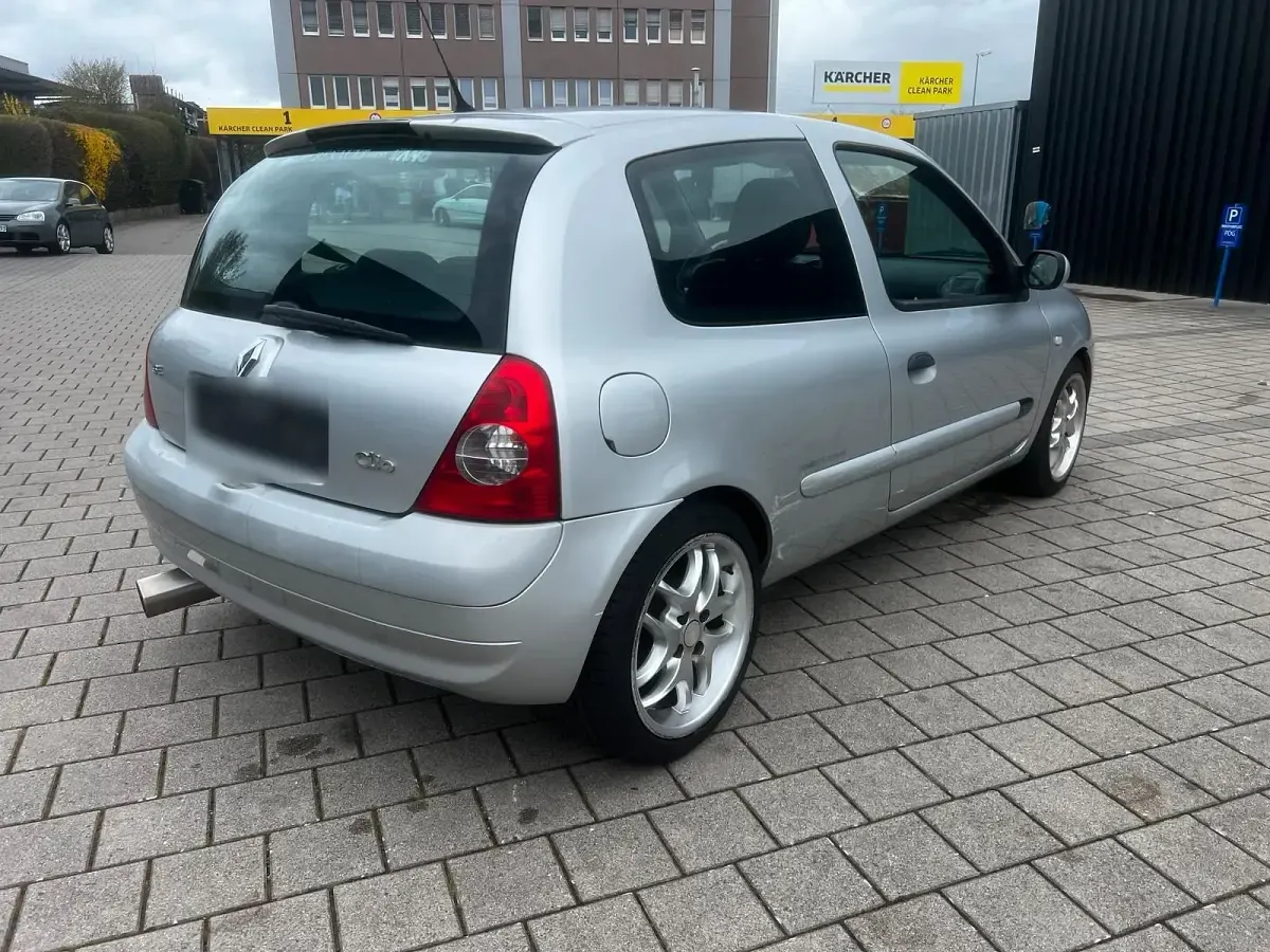 Gebraucht Renault Clio 80 PS (58 kW) 2004 Silber Kleinwagen
