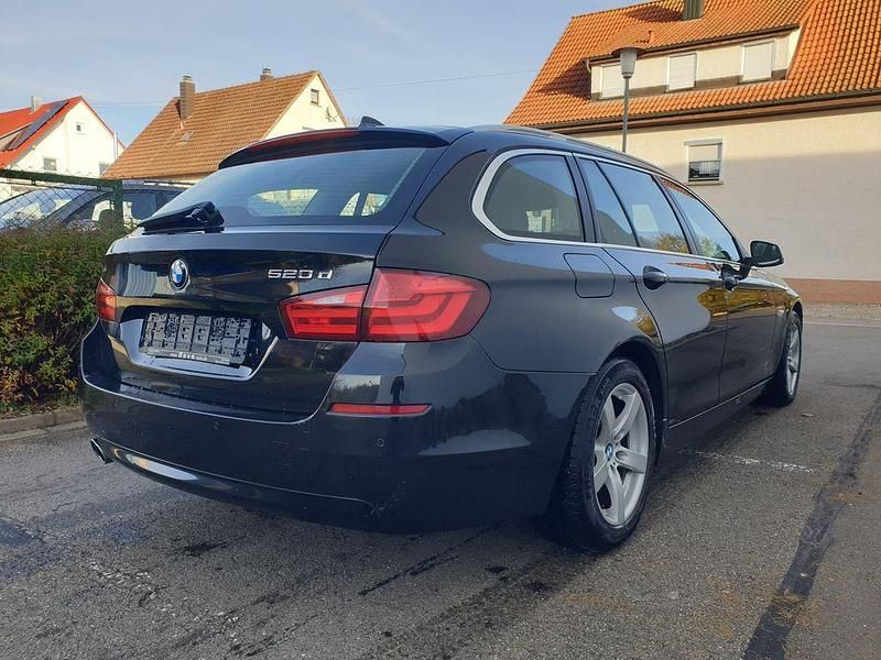 Gebraucht BMW 520 184 PS (135 kW) 2013 Schwarz Kombi