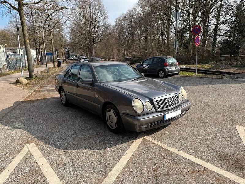 Gebraucht Mercedes E290 Classic 129 PS (94 kW) 1999 Grau Limousine
