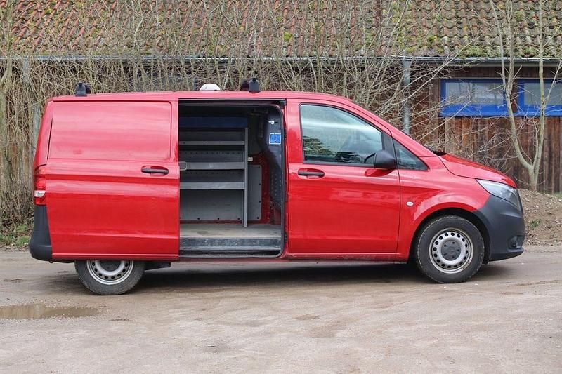 Second-hand Mercedes Vito 88 CP (64 kW) 2015 Roșu Van
