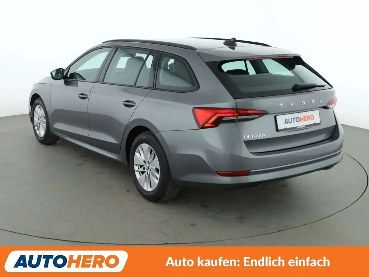 Gebraucht Skoda Octavia Active 110 PS (80 kW) 2023 Graphite grey Kombi