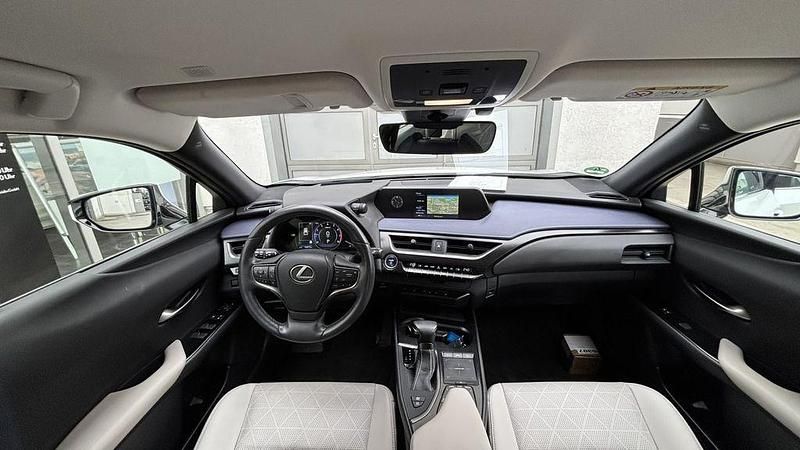 Gebraucht Lexus UX 250h Executive Line 184 PS (135 kW) 2022 Weiß SUV