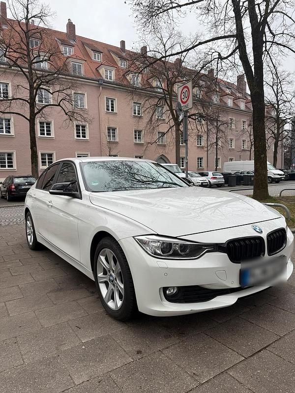 Gebraucht BMW 320 Comfort Edition 184 PS (135 kW) 2012 Weiß Limousine