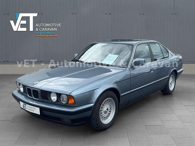 Blau Gebraucht 1989 BMW 525 Sport Line Limousine | 17.450 € - Bild 1/4