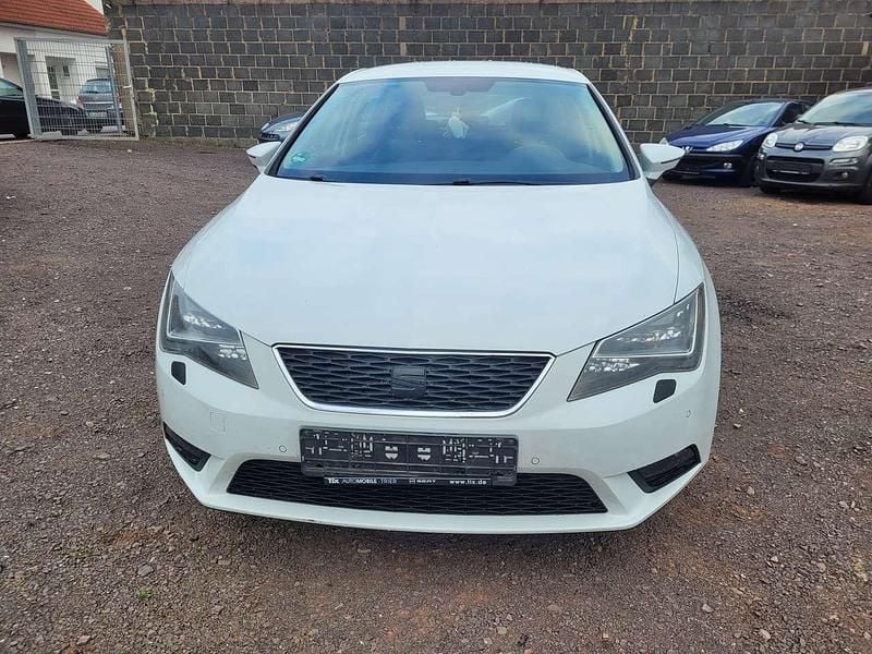 Weiß Gebraucht 2013 Seat Leon Limousine | 3.990 € (Superpreis) - Bild 1/4