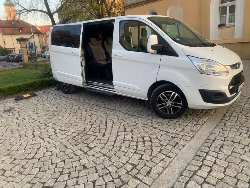 Gebraucht Ford Tourneo 170 PS (125 kW) 2017 Weiß Van / Kleinbus