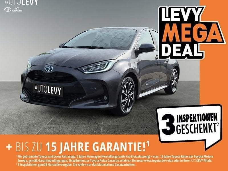 Grau Gebraucht 2021 Toyota Yaris Hybrid Team Kleinwagen | 17.970 € (Fairer Preis) - Bild 1/4