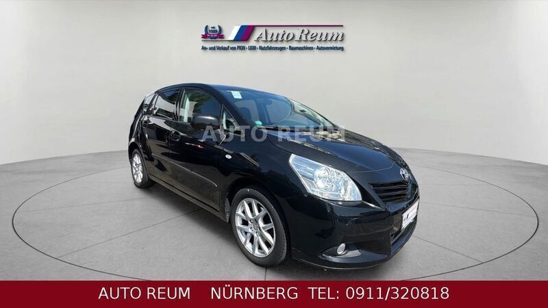 Schwarz Gebraucht 2012 Toyota Verso Travel Van / Kleinbus | 6.990 € (Fairer Preis) - Bild 1/4