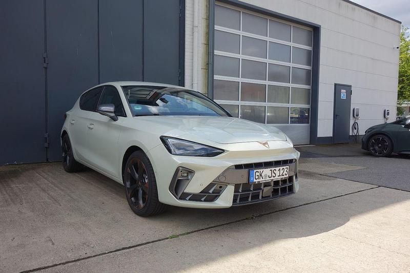 Gebraucht Cupra Leon 150 PS (110 kW) 2025 Grau Limousine