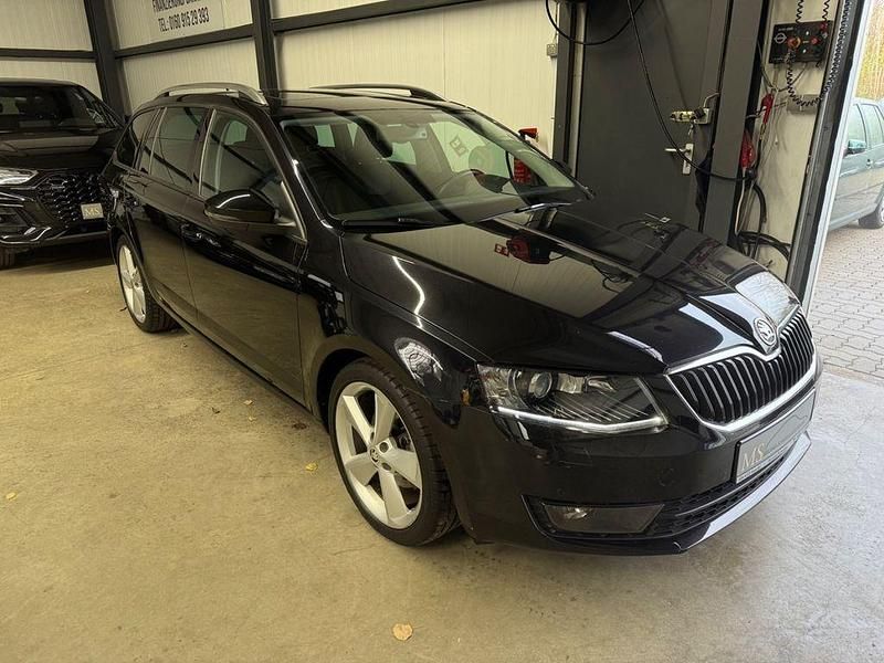 Schwarz Gebraucht 2013 Skoda Octavia Kombi | 12.900 € (Etwas zu teuer) - Bild 1/4