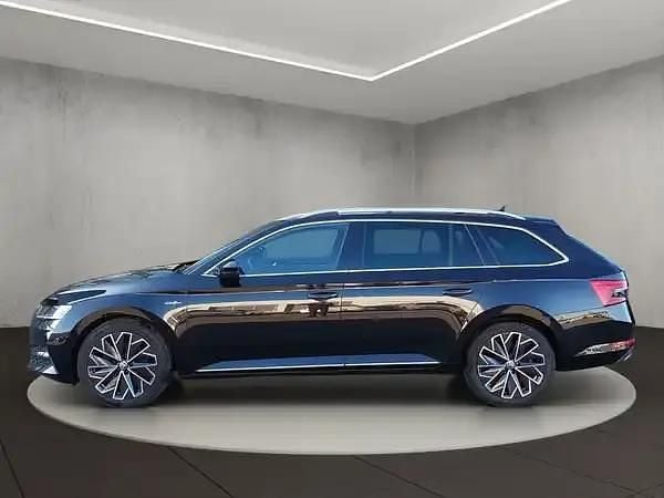 Gebraucht Skoda Superb 200 PS (147 kW) 2023 Blackmagic perleffekt Kombi