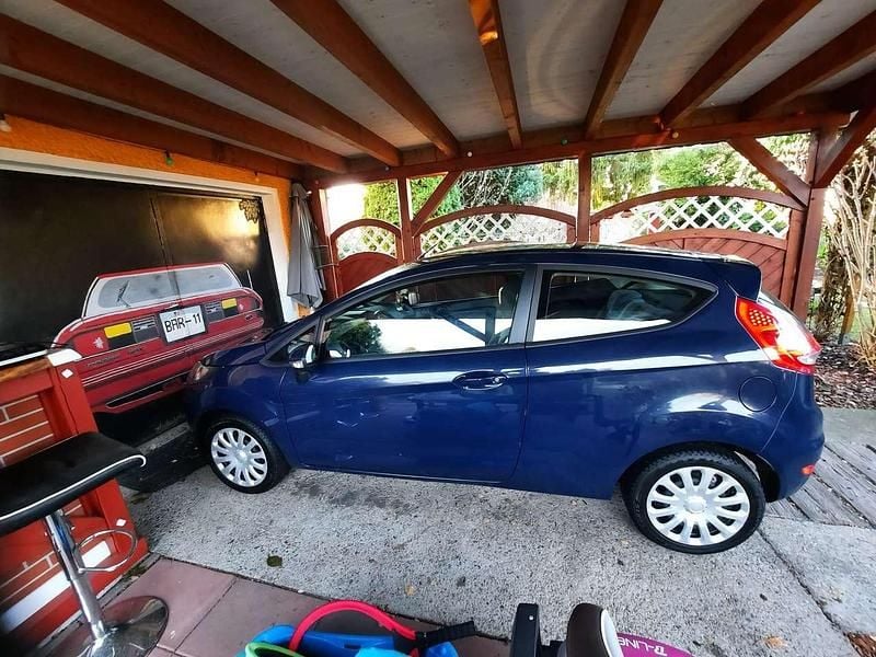 Gebraucht Ford Fiesta Trend 82 PS (60 kW) 2010 Blau Kleinwagen