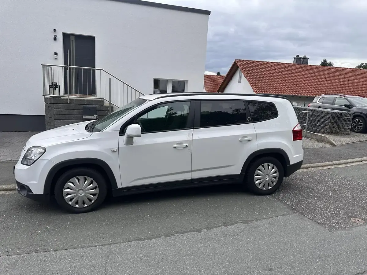 Gebraucht Chevrolet Orlando 163 PS (119 kW) 2013 Weiß Van / Kleinbus