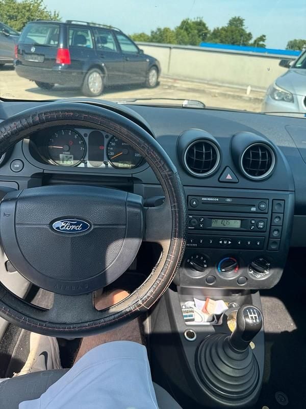 Schwarz Gebraucht 2003 Ford Fiesta Kleinwagen | 2.500 € (Teuer) - Bild 1/4