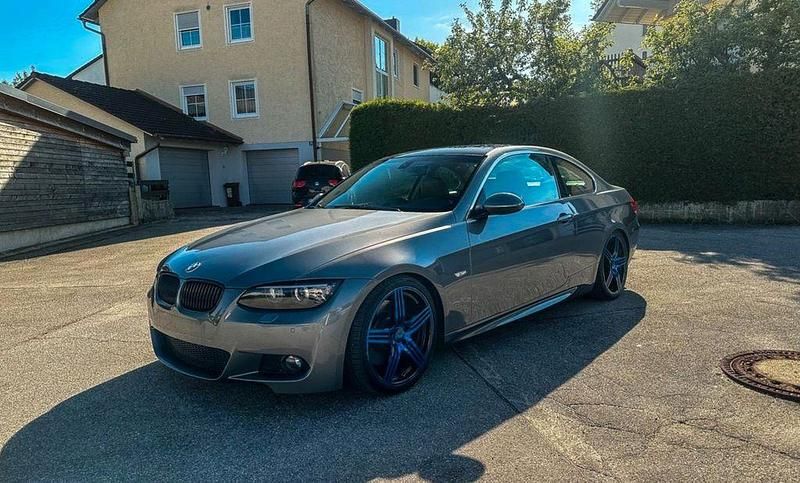 Grau Gebraucht 2006 BMW 330 M Sport Coupé | 7.500 € (Fairer Preis) - Bild 1/4