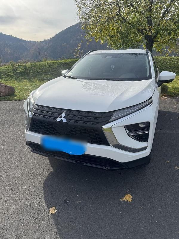 Weiß Gebraucht 2021 Mitsubishi Eclipse Basis SUV | 20.000 € (Guter Preis) - Bild 1/4