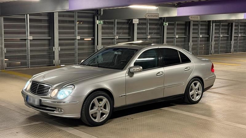 Gebraucht Mercedes E320 224 PS (164 kW) 2003 Silber Limousine