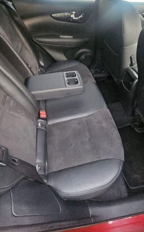 Rot Gebraucht 2017 Nissan Qashqai N-Vision SUV | 11.000 € (Fairer Preis) - Bild 1/4