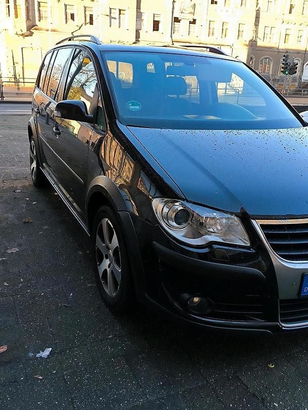 Schwarz Gebraucht 2008 VW Touran Cross Van / Kleinbus | 4.600 € (Guter Preis) - Bild 1/4