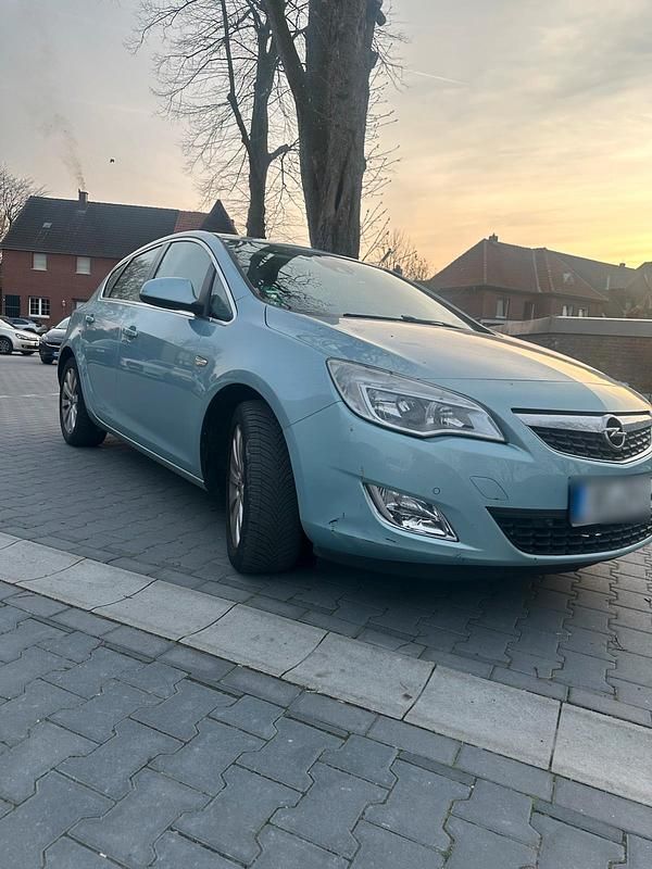 Gebraucht Opel Astra 160 PS (117 kW) 2010 Blau Limousine