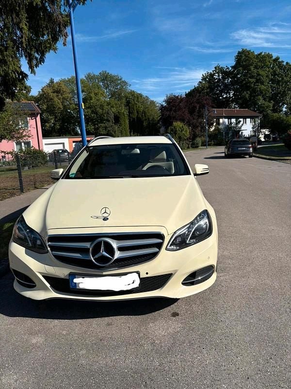 Andere farben Gebraucht 2015 Mercedes E200 Kombi | 11.500 € (Fairer Preis) - Bild 1/4