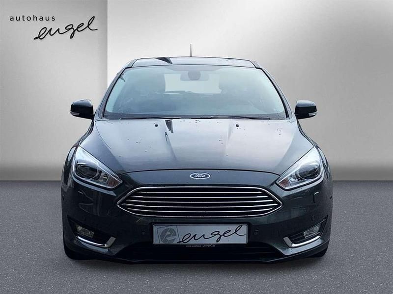 Gebraucht Ford Focus Titanium 125 PS (91 kW) 2018 Grau Limousine