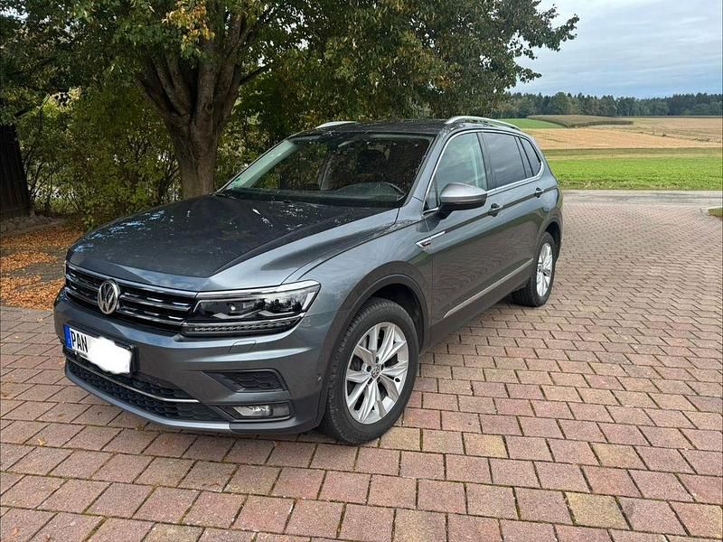 Grau Gebraucht 2018 VW Tiguan Allspace Highline SUV | 22.500 € (Guter Preis) - Bild 1/4
