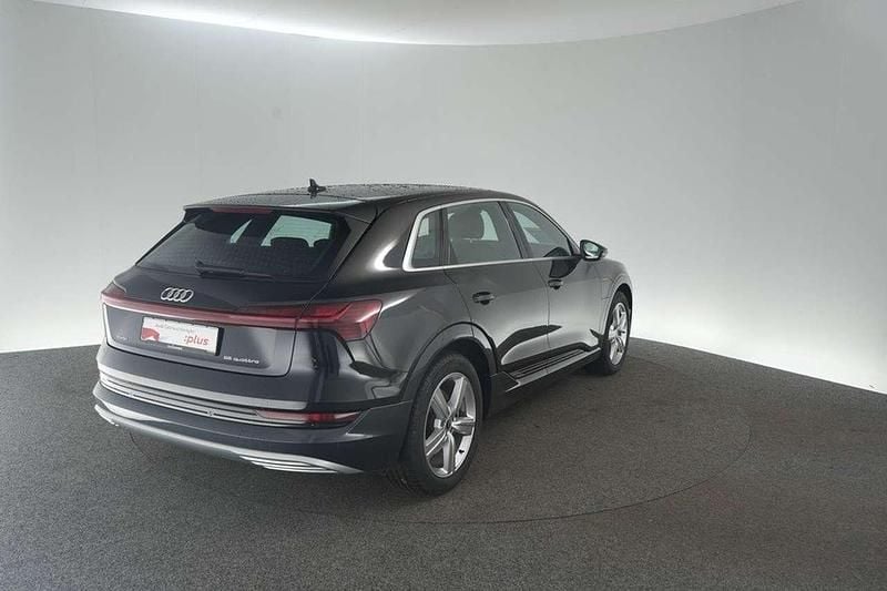 Second-hand Audi e-tron Advanced 300 kW (408 CP) 2023 Negru SUV