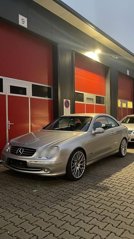 Silber Gebraucht 2004 Mercedes CLK270 Avantgarde Coupé | 3.199 € (Fairer Preis) - Bild 1/4