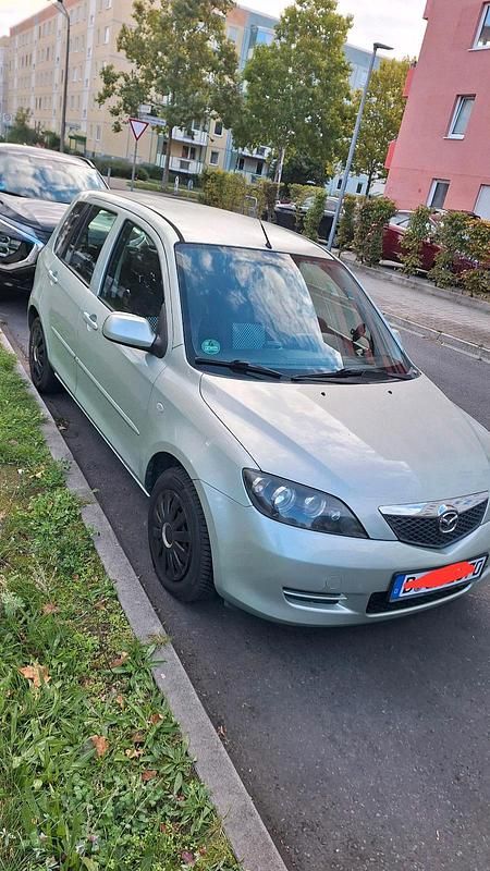 Grün Gebraucht 2006 Mazda 2 Kleinwagen | 3.500 € (Etwas zu teuer) - Bild 1/4