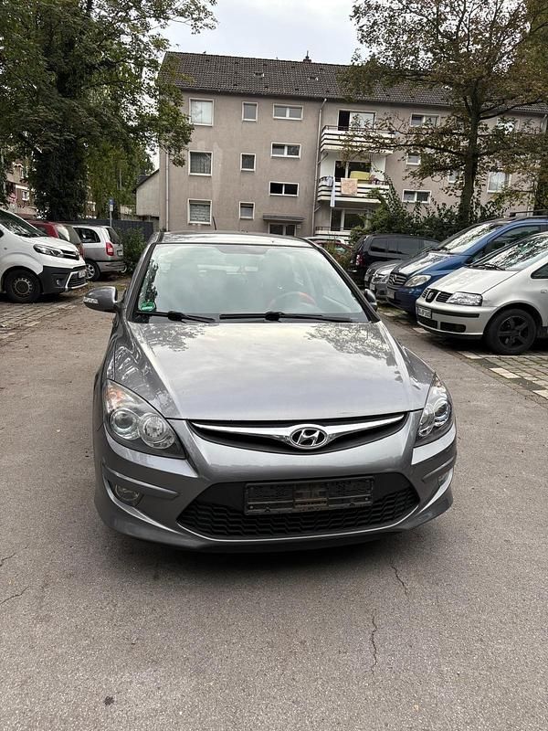 Gebraucht Hyundai i30 109 PS (80 kW) 2012 Grau Kombi