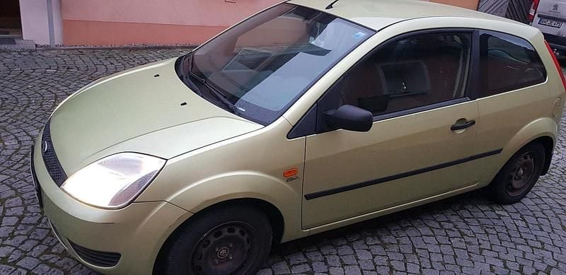 Grün Gebraucht 2005 Ford Fiesta Kleinwagen | 1.250 € (Fairer Preis) - Bild 1/4