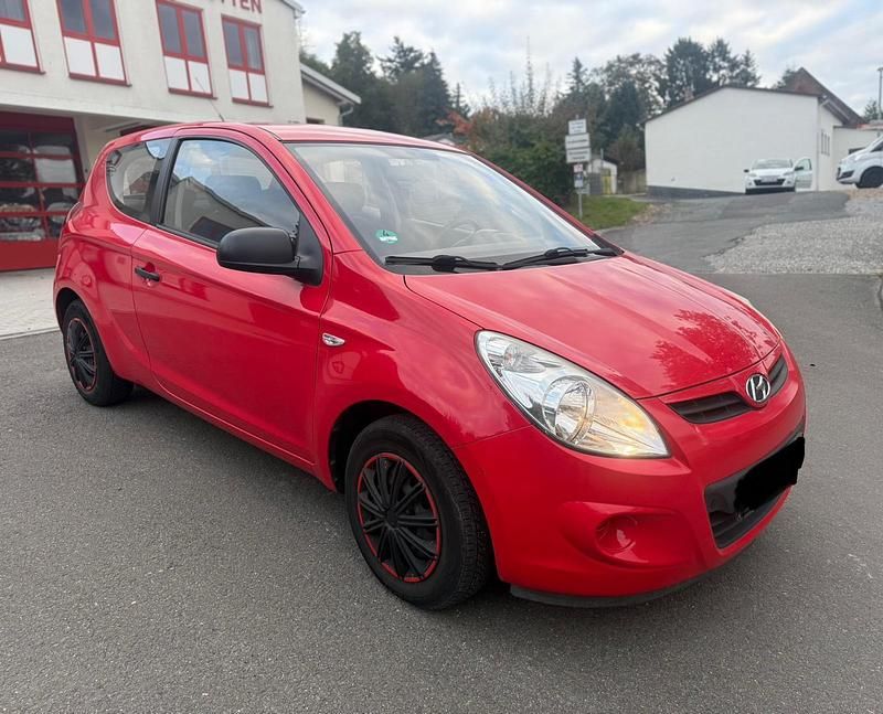 Rot Gebraucht 2011 Hyundai i20 Kleinwagen | 1.999 € (Guter Preis) - Bild 1/4