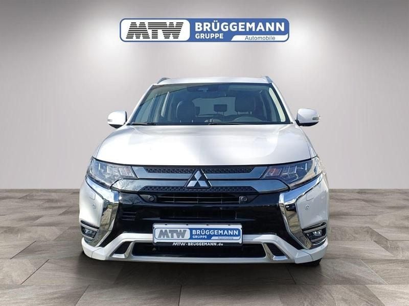 Usata Mitsubishi Outlander P-HEV Plus 224 CV (164 kW) 2019 Bianco SUV